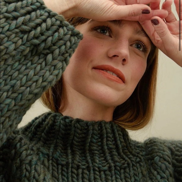 Hand knit chunky wool sweater - Picture 2 of 9